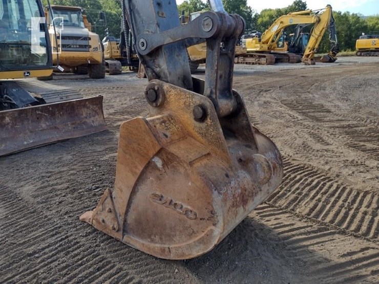 2010-deere-120d-image-18