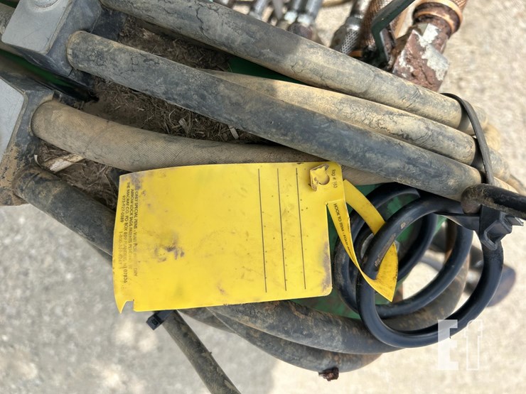 2019-john-deere-2680h-image-16