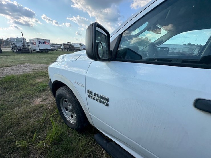 2015-dodge-1500-image-17