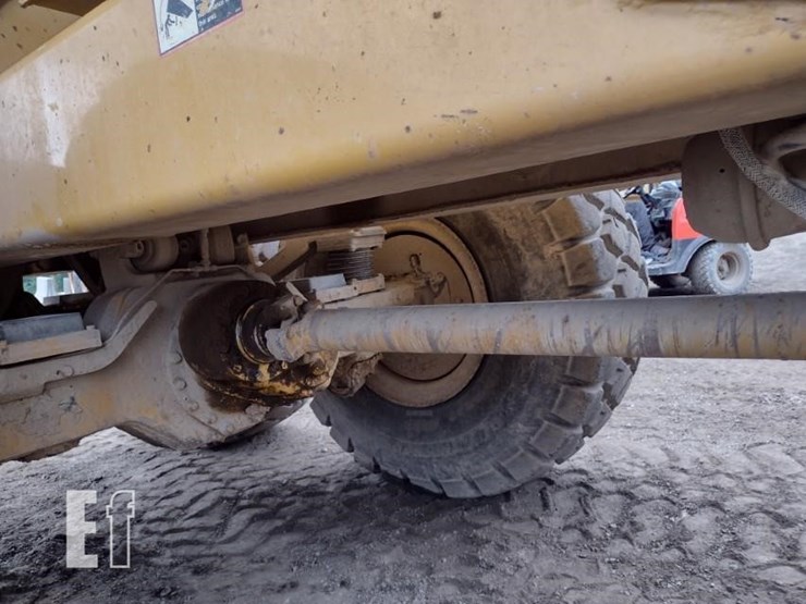 2005-deere-300d-image-43