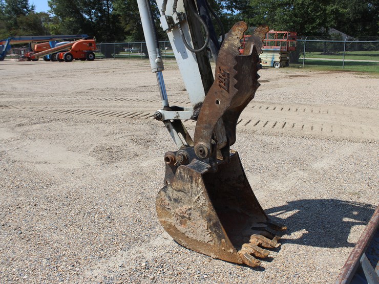2018-takeuchi-tb260-image-6