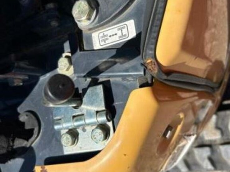 2015-deere-17g-image-22