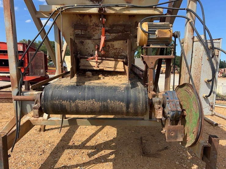 hopper-feeder-image-9