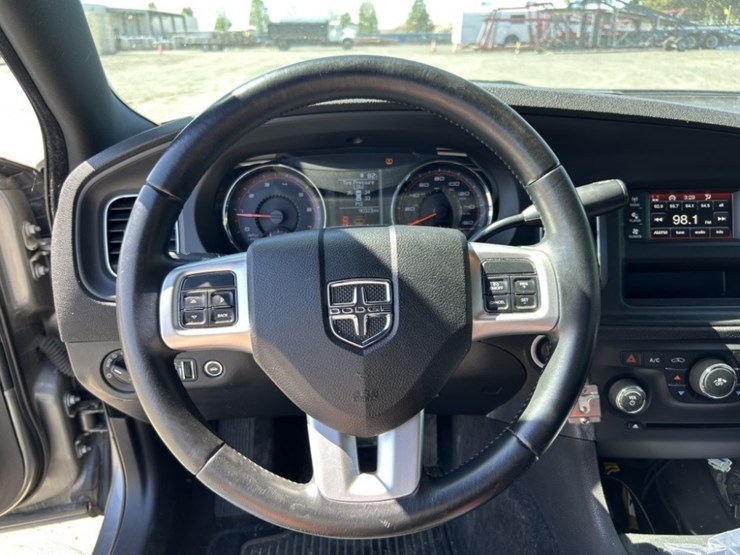 2011-dodge-charger-sedan-image-15