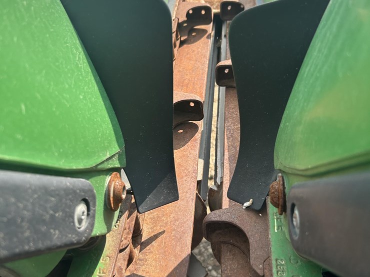 2012-john-deere-618c-image-16