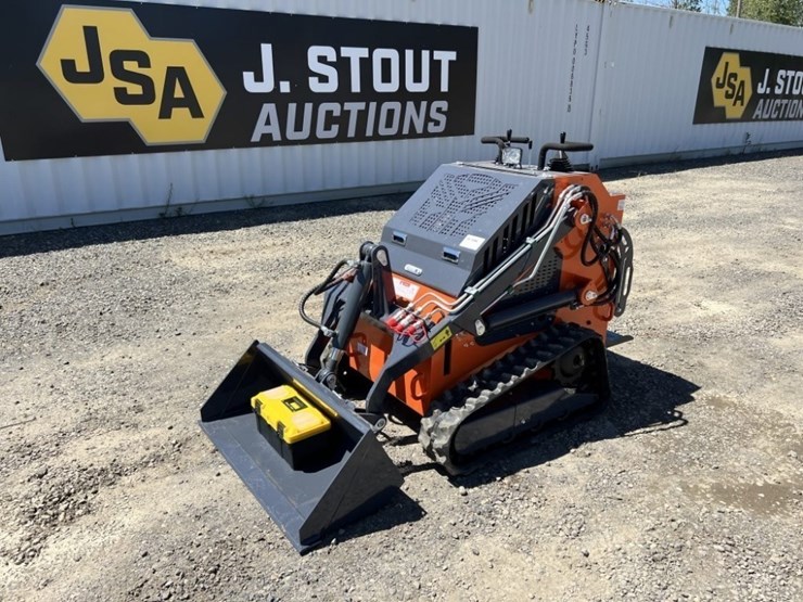 2025-tpm-t460-mini-compact-track-loader-image-1