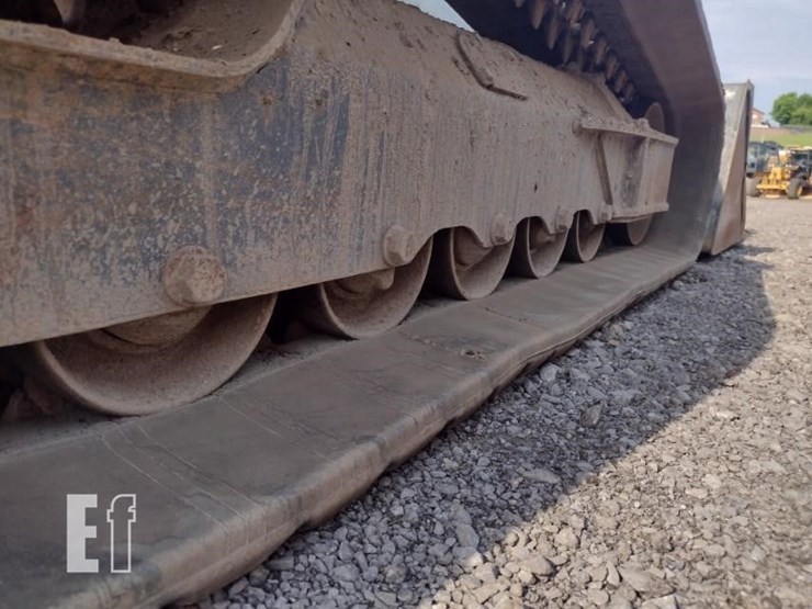 2019-bobcat-t740-image-33