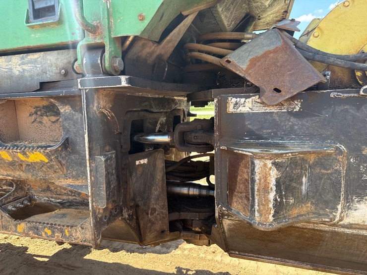 2010-deere-648h-image-16