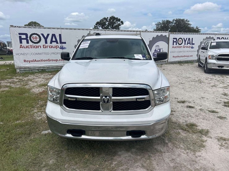 2020-ram-1500-classic-image-27