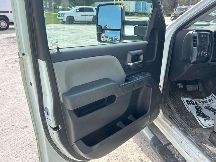 2019-chevrolet-silverado-3500hd-image-13