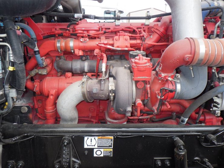 2023-peterbilt-389-image-15