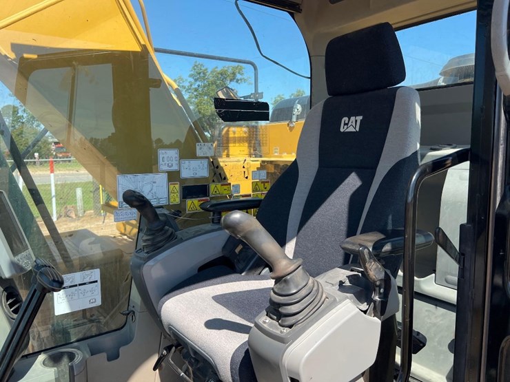 2017-caterpillar-323fl-image-37