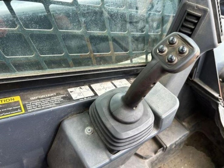 2017-deere-320e-image-12