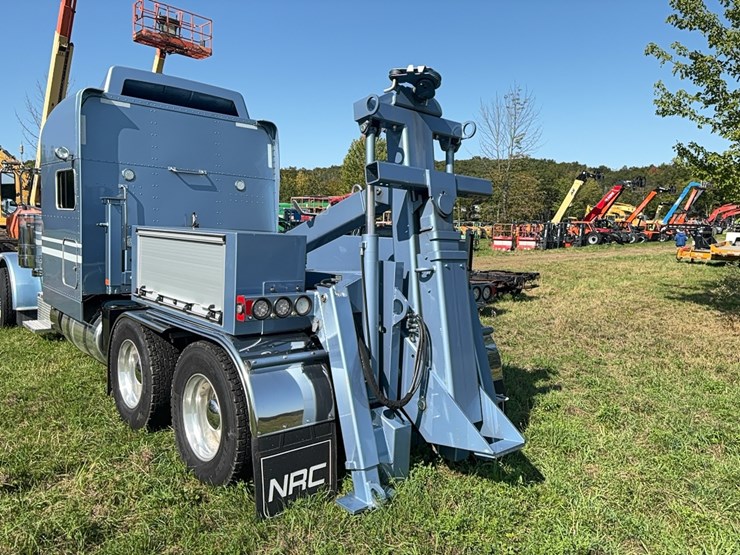 2019-peterbilt-389-image-40