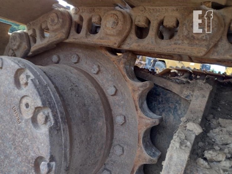 2010-deere-120d-image-37