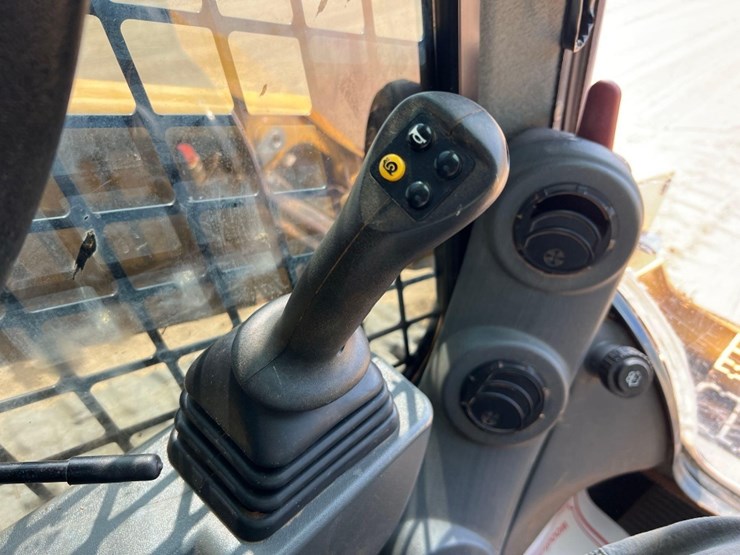 2023-caterpillar-299d3-xe-image-30
