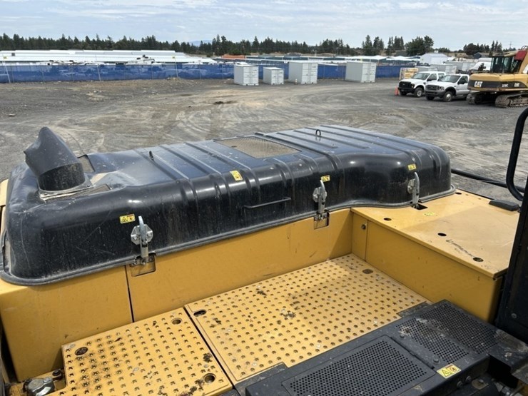 2018-caterpillar-548-image-52