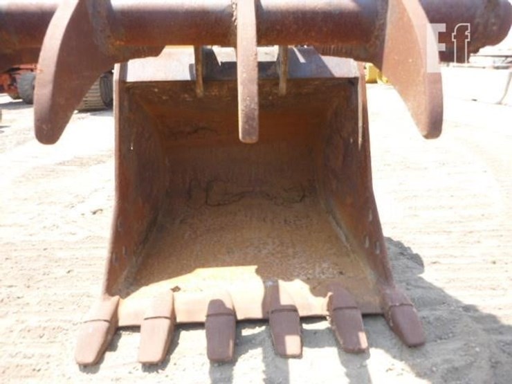 2017-deere-210g-lc-image-15
