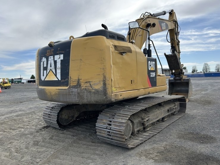 2017-caterpillar-320fl-image-5