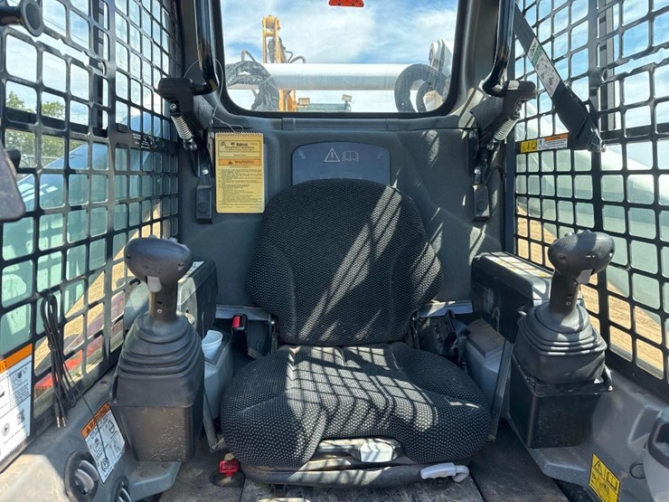 2023-bobcat-t770-image-23
