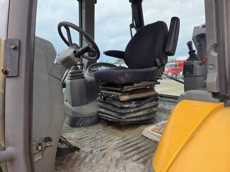 2009-volvo-bl70-image-33