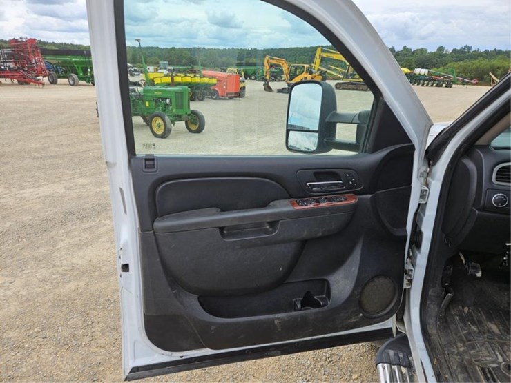 2011-gmc-3500-image-20