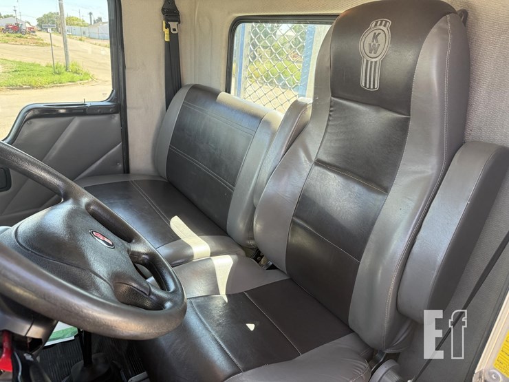 2005-kenworth-t300-image-43