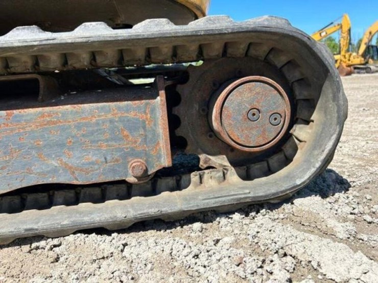2015-deere-17g-image-35