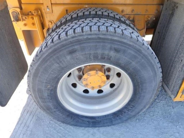 2005-ford-f750-xlt-image-42