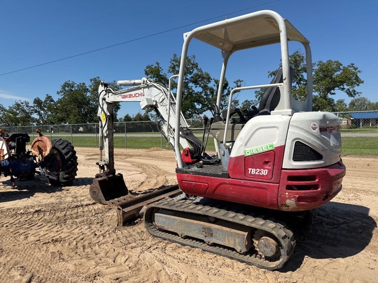 2019-takeuchi-tb230-image-8