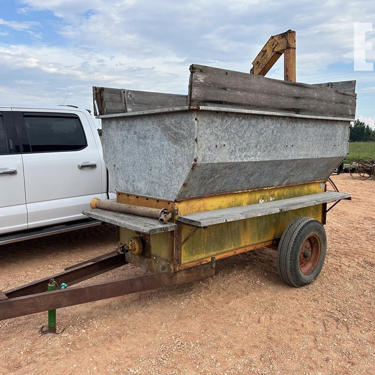 FEED WAGON 3061