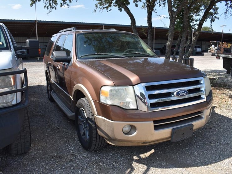 2011-ford-expedition-image-2
