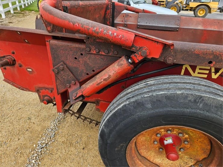 new-holland-145-image-16