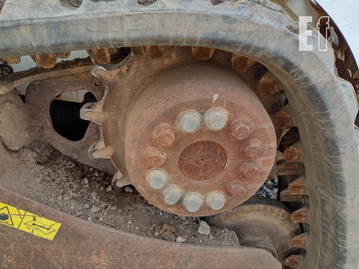 2014-bobcat-t590-image-22
