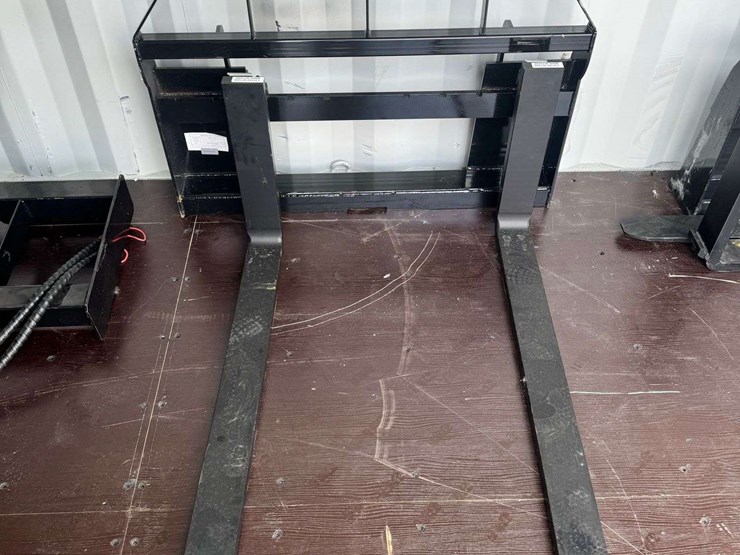 mower-king-pallet-fork-attachment-model-sa25051302g-image-1