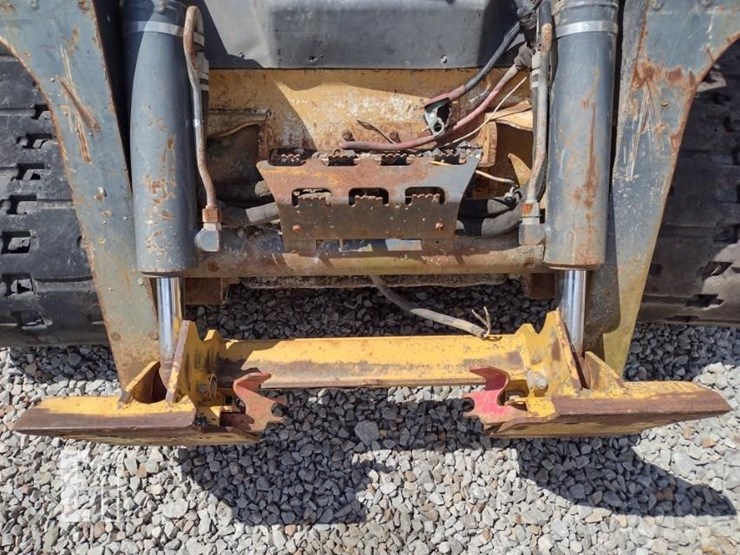 john-deere-329d-image-13