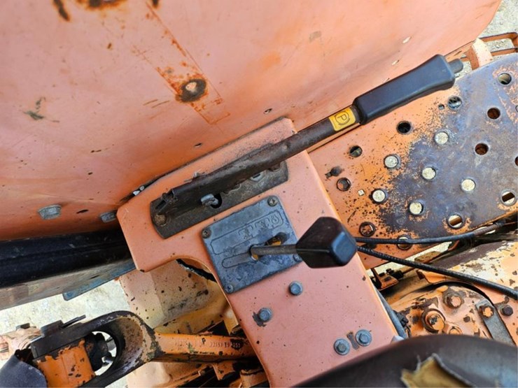 massey-ferguson-383-image-22