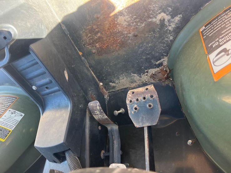 2019-john-deere-gator-image-29