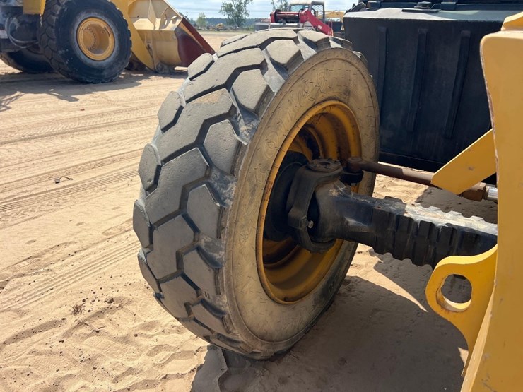 2014-caterpillar-tl642c-image-21