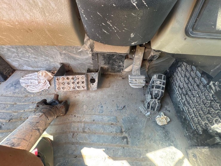 2016-caterpillar-730c2-image-30