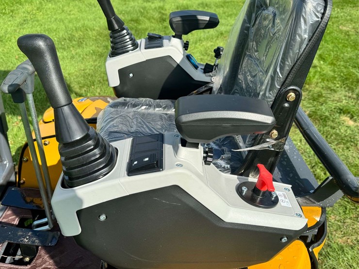 2025-cfg-industrial-qk18r-mini-excavator-...-unused-image-10