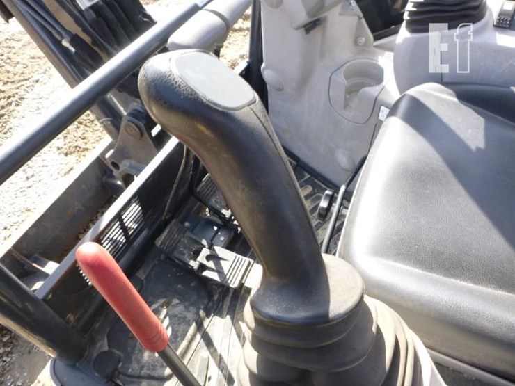 2022-deere-35g-image-11