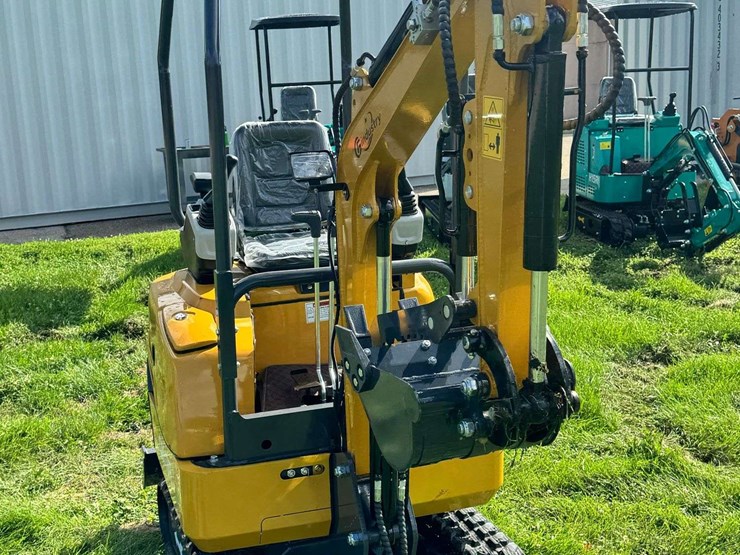 2025-cfg-industrial-qk18r-mini-excavator-...-unused-image-5