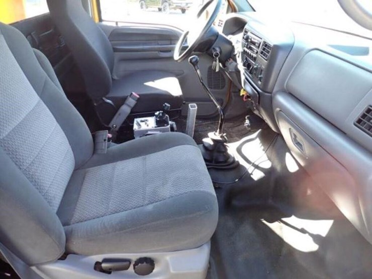 2005-ford-f750-xlt-image-24