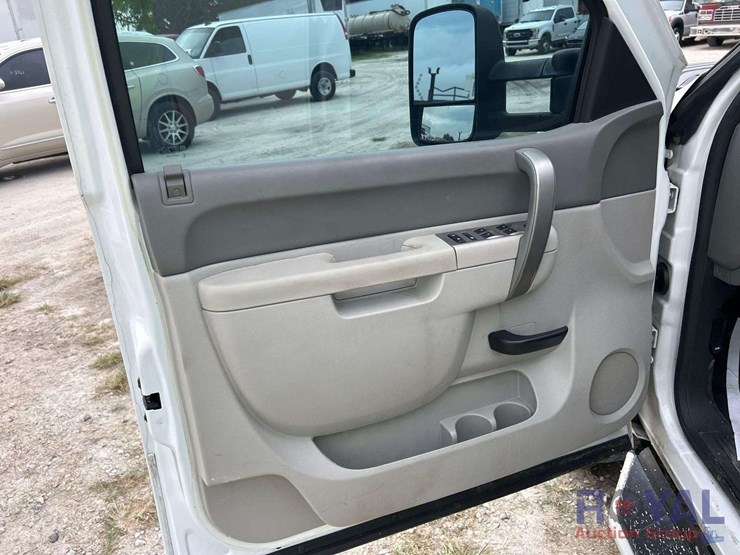 2012-chevrolet-silverado-1500-image-13
