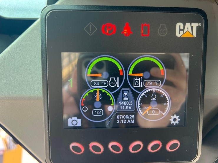 2019-caterpillar-239d-image-30