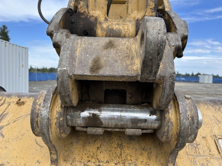 2017-caterpillar-320fl-image-10