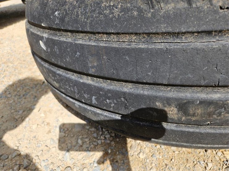#232-•-(2)-16.5l-x-16.1-tires-&-8-bolt-rims-image-9