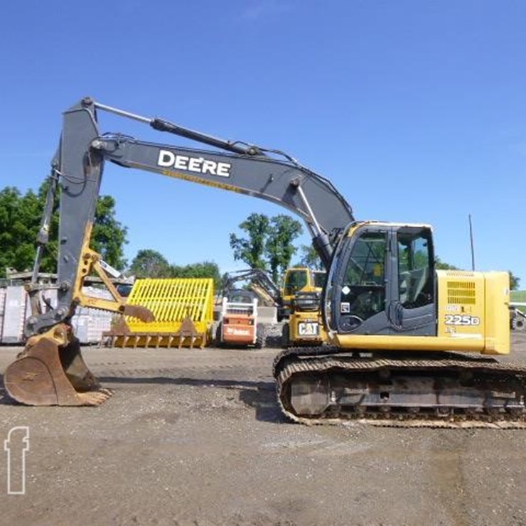 2011 DEERE 225D LC