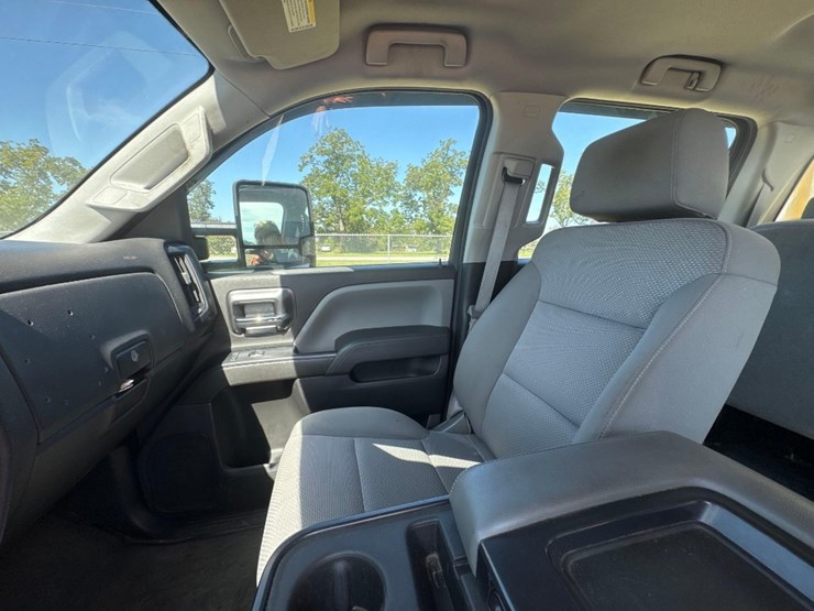 2016-chevrolet-2500-truck-image-33